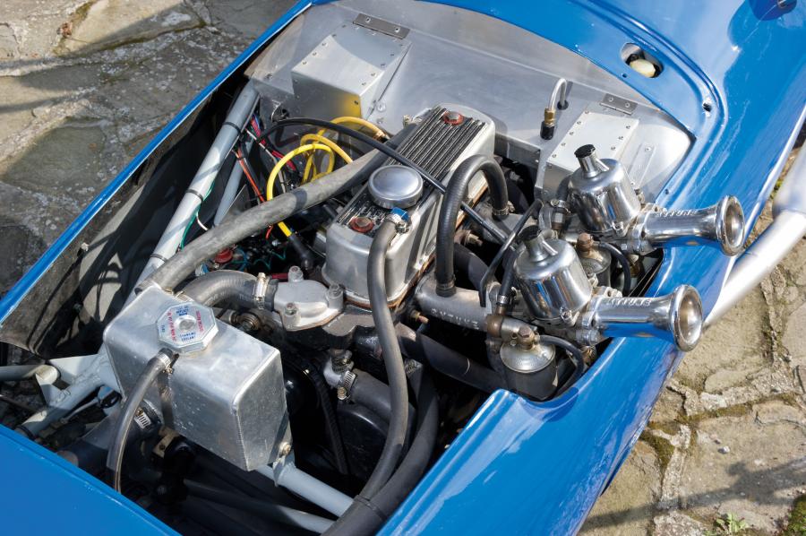 Моторный отсек Elva 100 Formula Junior Racing Car 1959 года  (фото 7 из 20)
